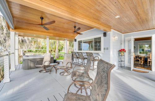 Hot Tub and Fire Pit Lakefront Home on Lake Eloise - Foto 22