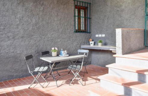 2 Bedroom Lovely Apartment In Gombitelli - Foto 12