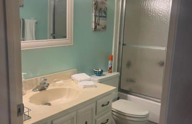 Gorgeous 2 Bedroom Waterfront Condo - Foto 29