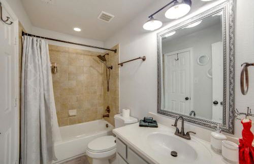 Great for Gatherings! Stylish Allen Home with Patio - Foto 24