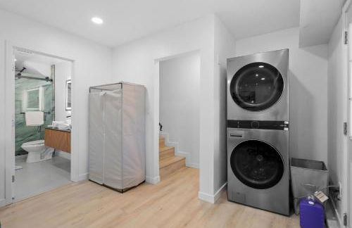 Entire Private Home with 2 Bedrooms 1 Bathroom, Grand View, King Bed, Spacious, Parking, Available Now - Foto 26