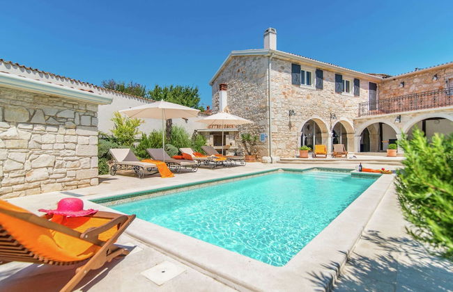 Holiday Home with Swimming Pool near Lim Bay & Beach - Foto 1