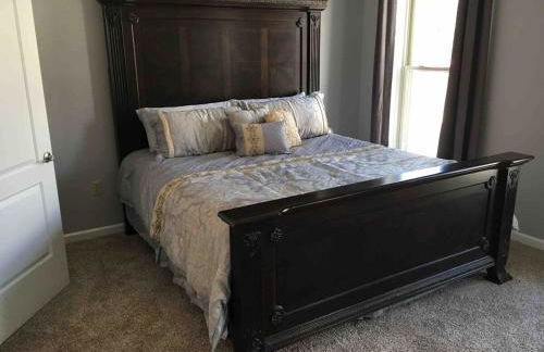 Riverview Loft! Downtown Alton - Foto 9