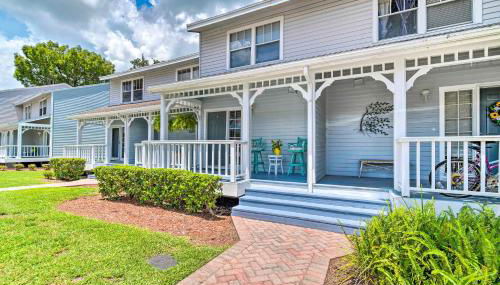 Old Florida Setting with Kayaks and Fishing Poles - Foto 4