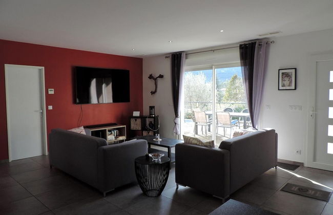 Attractive Holiday Home With Private Pool - Photo 13