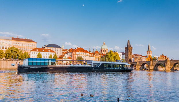 Paseo en barco por el río Moldava - Foto 5