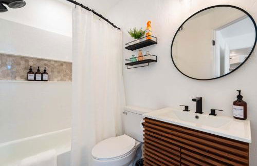 2BR Beach Getaway - Pool Gym Near Space Coast - Foto 13