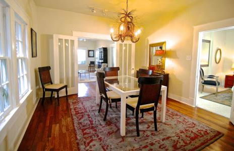 Refuge in the Heart of Montrose - Photo 2