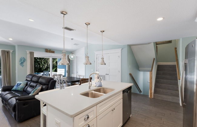 Emerald Bay managed by Beach Retreats - Photo 32