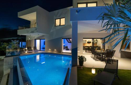 Villa Top Hill, heated infinity pool, Jacuzzi, Sauna, 5 en-suite bedrooms, a Media room - Foto 59