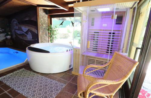 Ferienhaus mit Schwimmbad, Whirlpool & Sauna am Nürburgring - Foto 4