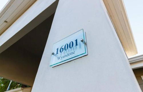 Stylish Modern Lake Balboa Retreat 3 Bedroom House - Foto 4