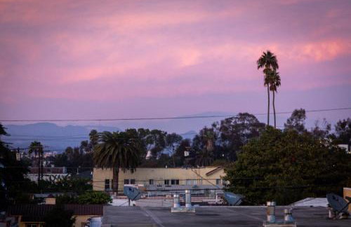 Spacious Luxury Villas in the heart of LA! Free parking and Jacuzzi - Photo 39