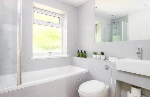 2 bed house close to Town Centre - Photo 2