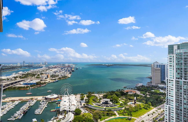 Luxurious Condo Downtown Miami Heart - Photo 60