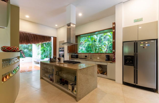 w Charming 5BR Villa at Mesa de Yeguas - Photo 8