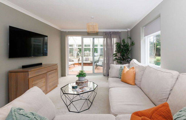 Stylish 4 Bed Home Close to Beach - Foto 10