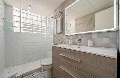 Sea View Villa - Pool BBQ & Beach - Barcelona - Photo 9