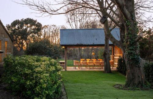 Willowberry Barn - Exclusive Home with Hot Tub - Photo 10