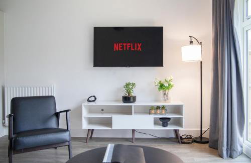 Stylish 2 Bedroom House - Village Location - Foto 1