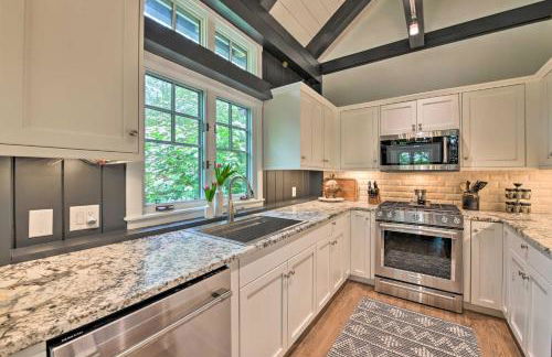 Trillium Home with Golf Course Views and Fireplaces! - Foto 11