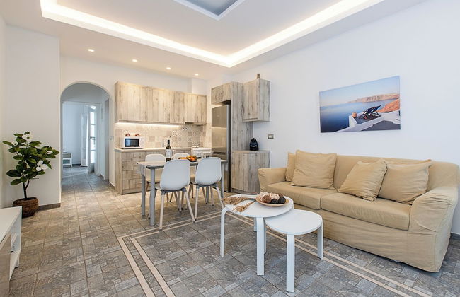 Santorini Villatzio Suites - Photo 25