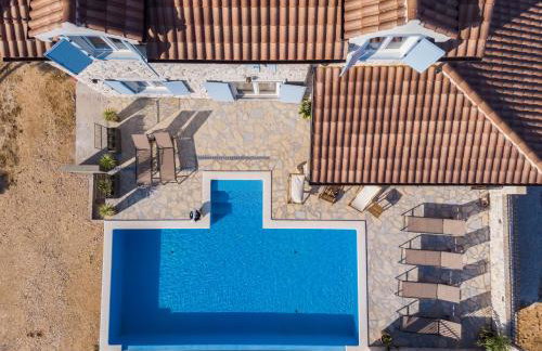 Stone Villa Cara d Oro - Heated Infinity Pool & Views - Photo 5