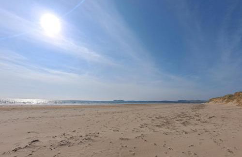 2 Bed Sea View Apartment with Balcony Parking - Pass the Keys - Foto 19