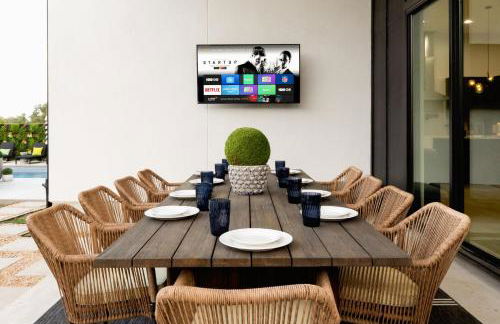 Designer Home with Hot Tub BBQ & Hill Views - Foto 7