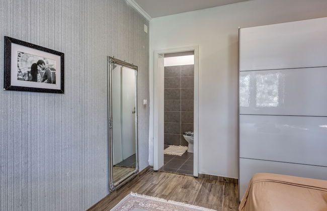 Holiday Home With Pool - Photo 6