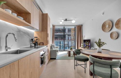 Modern Chic 1BR Downtown with Rooftop Pool & Views - Foto 7