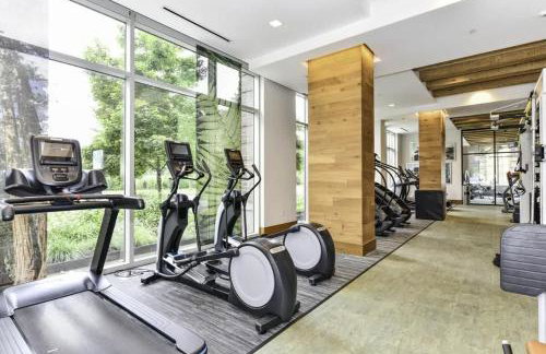 Comfy 2BR Oasis with Scenic Rooftop & Gym - Foto 68