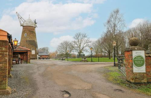 The Oak Room - Windmill Country Retreats - Photo 19