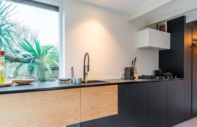 Stylish Holiday Home With Private Garden - Photo 7