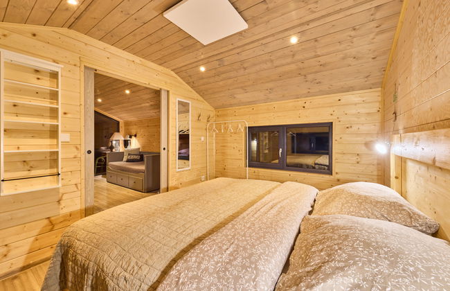 Luxe Timber Lodge & Yoga Loft - Photo 19