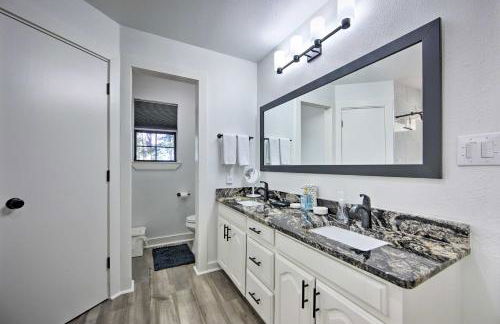 Luxe Lakehouse with Sunset Views on Lake Palestine! - Foto 18