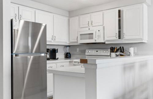 Breath Taking 3 BR Direct Oceanfront Condo with Private Balcony at The Wyndham Ocean Walk Resort - Foto 6