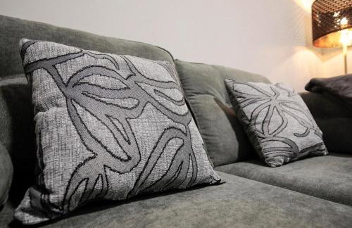 Bartlam Place, Sleeps 6, Central Oldham - By NMB Property - Foto 4