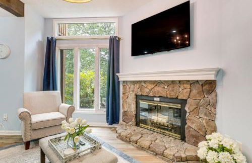 Walk to Slopes Wintergreen Resort Condo with Pool - Foto 6