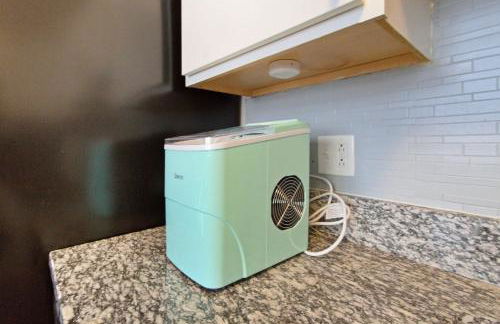 Luxury Downtown Cityview Suite Skywalk Access and Free Garage Parking - Foto 14