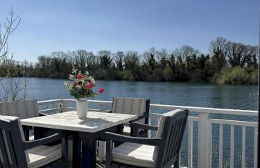 Herons Hideout Cotswold Lakeside - Spring Lake - Foto 1