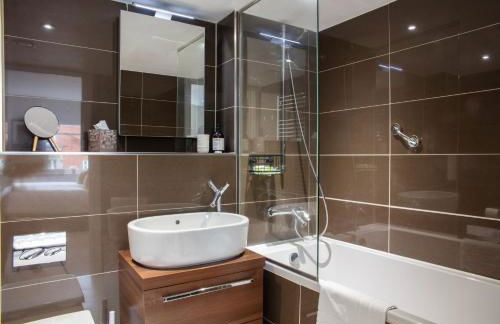 Kensington High Street One Bed with Air Con - Foto 21