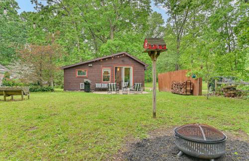 Walk to Kelsey Lake Cassopolis Home with Yard! - Foto 18