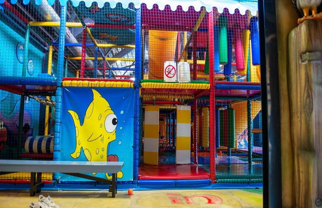 Chalet in Friesland With Play Area - Foto 16