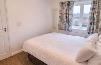 Grantham Stays, 3BR Home, Long Work Stays & Parking - Foto 9