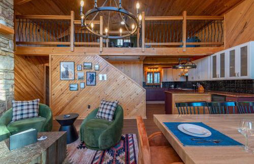 6 Br Cabin Hot Tub Fire Pit Min to Hatley Pointe - Foto 11