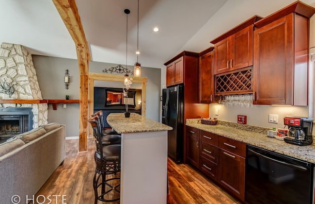 Mtn Dream! Fireplace, Patio & Hot Tub 4BR - Photo 20