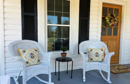 In the Woods by a Pond! Sugar Ranch Guest House! - Foto 28