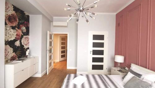 UnitApartament DeLux Warszawa Centrum blisko Plac Zbawiciela Hala Koszyki Metro Politechnika Jest to elegancki i wygodny apartament na noclegi i pobyt w Warszawie - Zapraszamy - Foto 4, towels, wardrobe