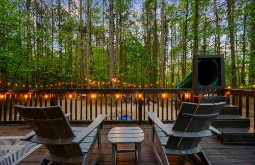 Hickory Bear - Cabin surrounded by pines, Sleeps 10, Hot Tub, Fire Pit, Arcade, Foosball Table & Deck Slide - Photo 63